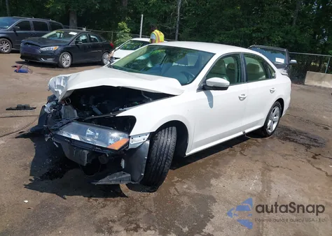 2013 Volkswagen Passat Se z USA, uszkodzony, nr VIN 1VWBH7A35DC032589